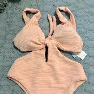One piece cupshe bathing suit- tags on